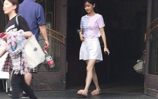 Angela Baby lộ đôi chân kém nuột nà, nổi gân cốt với ảnh đời thường