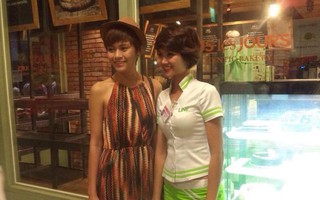 Cuộc "đụng độ" 5 năm trước: Quán quân Next Top Mâu Thủy chụp cùng "người hâm mộ" H'Hen Niê