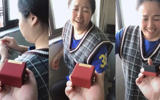 Chẳng cần lãng mạn như ngôn tình, cặp vợ chồng chỉ giỏi trêu chọc nhau này vẫn khiến bao người phải ngưỡng mộ