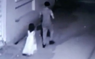Bị kẻ lạ dụ dỗ đi mua kem, bé gái Ấn Độ bị cưỡng hiếp và sát hại đến biến dạng khuôn mặt