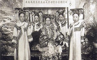 Từ Hi Thái hậu: Ăn cơm có thái giám đút tận miệng, lau mặt có người làm thay, đến tắm rửa cũng có cung nữ kỳ cọ