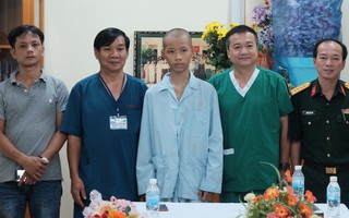 28 ngày hôn mê và hành trình đưa bé trai bị xe buýt cán từ cõi chết trở về của bác sĩ Sài Gòn