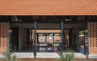 Nhìn bên ngoài như lò gạch, nhưng bên trong ngôi nhà ở Long An này lại khiến bạn phải trầm trồ không ngớt