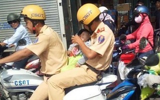 TP.HCM: Bé trai sốt cao được hai chiến sĩ CSGT đưa đi cấp cứu kịp thời đã xuất viện