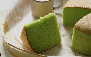 Bánh bông lan lá dứa thơm nức ngon miệng ăn 1 lại muốn ăn 2