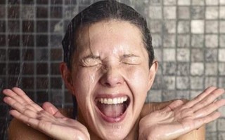 Tắm nước lạnh thì giúp giảm cân nhưng bạn vẫn nên tắm nước "nóng" 5 lần/tuần và đây là lý do