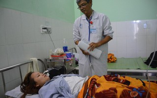 Phụ huynh phân trần vì thấy vết thâm trên người con nên xông vào trường đánh cô giáo mầm non thủng màng nhĩ, nhập viện