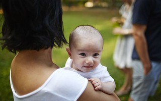 Nghiên cứu khoa học chứng minh: Mẹ lớn tuổi có thể sinh con thông minh hơn và cao lớn hơn!