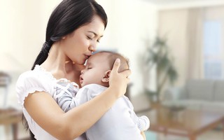 Những sai lầm cực kỳ nguy hiểm mà các mẹ hay mắc phải khi chăm trẻ sơ sinh
