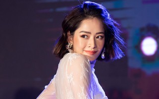 Chi Pu diện cả cây trắng, hết mình hát hò cùng sinh viên 