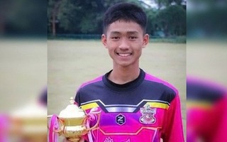Điều ít biết về cậu bé duy nhất trong đội bóng Thái thông thạo tiếng Anh và nói chuyện được với thợ lặn nước ngoài