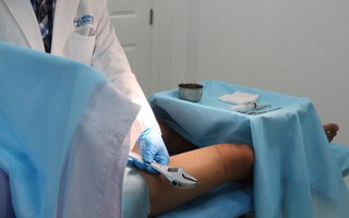 "Tự sướng" bằng mỏ lết, chàng trai 19 tuổi ở TP.HCM suýt đứt "cậu nhỏ"