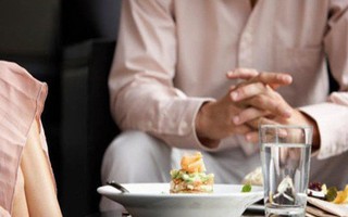 Bạn nên chờ bao lâu để uống nước sau khi ăn?
