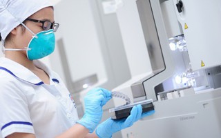 Bi kịch trao nhầm con ở bệnh viện và những câu chuyện cười ra nước mắt ở trung tâm phân tích ADN