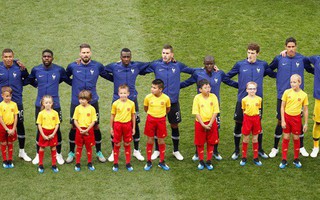 Cậu bé Việt Nam được Kante dắt ra sân trong trận chung kết World Cup