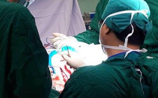 Bé trai bị táo bón suốt 5 năm, bụng to như mang thai vì căn bệnh phình ruột