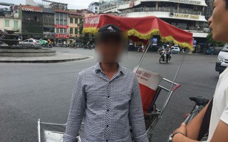 Người lái xích lô bị tố trả lại tiền vàng mã cho khách Tây: "Tôi không bao giờ làm cái việc thất đức đấy"