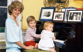 13 bức ảnh đong đầy hạnh phúc cùng cố Công nương Diana mà có lẽ anh em Hoàng tử William và Harry chẳng bao giờ quên