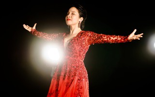 Mỹ Linh lộng lẫy váy đỏ, "cháy" hết mình cùng các nghệ sĩ có hoàn cảnh khó khăn