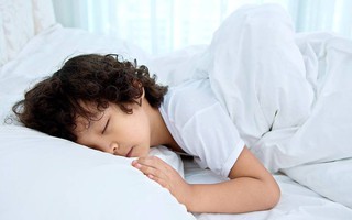 Các bước tập cho trẻ tự đi vệ sinh vào ban đêm, chấm dứt tình trạng đái dầm