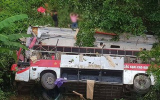 Cao Bằng: Hơn 10 người chết và bị thương sau vụ xe khách giường nằm rơi xuống vực