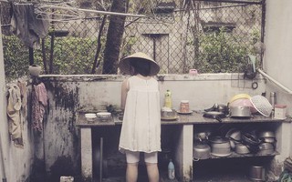 Cô cháu tố bà thím Việt kiều về thăm quê, phải nấu ăn rửa bát 1 buổi mà nói xấu cháu khắp nơi, ai ngờ người ta mắng thêm 