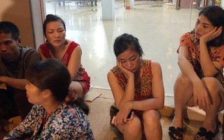 Xót xa cảnh tiểu thương sốc đến ngất xỉu sau vụ cháy chợ Gạo: “Chúng tôi không làm được gì cả, chỉ khóc thôi”