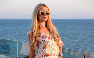 Sau tuyên bố chưa từng phẫu thuật thẩm mỹ, Paris Hilton khoe vẻ đẹp như nữ thần ở tuổi 37