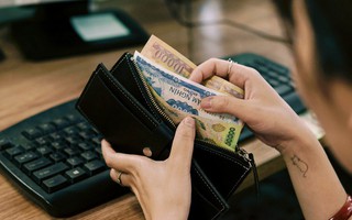"Nhòm trộm" ví của dân công sở ngày cuối tháng, người vẫn giàu có, người thì "đồng nát"