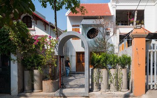 Sau những mất mát to lớn, ngôi nhà tổ chim ở Hà Nội này là chốn đi về yên bình của 3 mẹ con