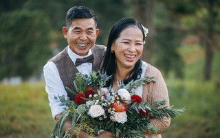 Bộ ảnh con chụp bố mẹ "tình tính tang" hết nấc khiến bao trái tim thanh xuân cũng "chết lịm"