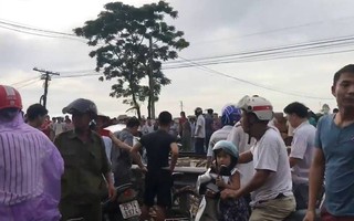 Nam Định: Ô tô chở 4 người gồm cả trẻ nhỏ băng qua đường bị tàu hỏa tông thương vong
