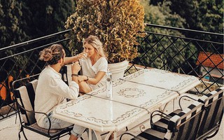 Cuộc sống không như là mơ của nữ blogger du lịch khắp thế gian: Trong ảnh sang chảnh ngút ngàn, thực tế "khổ hơn địa ngục"
