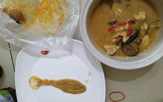 Đang tận hưởng bát bún cá ngon lành, thực khách suýt nghẹn khi nuốt phải chiếc "bóng cá" kinh dị