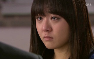 Vừa mừng vì “rể hiền” ghi điểm với bố mẹ, cô gái đã đau đớn phát hiện tin nhắn lạ từ điện thoại bỏ quên