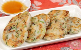 Cơm tối thêm phong phú với bánh củ cải làm thật dễ ăn thật ngon