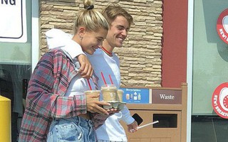 Hailey Baldwin được Justin Bieber đưa về quê nhà hẹn hò sau tin đồn sợ bị Selena "giật bồ"
