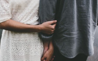 Bạn có chắc mình đang yêu đúng cách: Mỗi tối có 4 tỉ người khao khát một câu yêu đơn thuần từ đối phương của mình