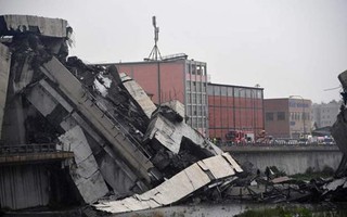 Italy nỗ lực cứu hộ các nạn nhân vụ sập cầu tại Genoa