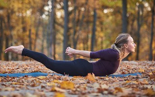 Ngay từ tối nay tập ngay 8 tư thế yoga này để sở hữu bụng phẳng, eo thon săn chắc