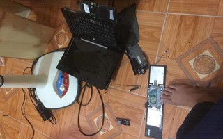 Bị vợ bầu chê chụp ảnh xấu, anh chồng nổi giận đập nát cái laptop, theo chị em ai đúng ai sai?