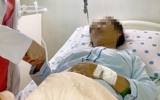 "Cãi lời" bác sĩ vì cho rằng bệnh mình mắc phải là "bệnh đàn ông", ít lâu sau người phụ nữ ói ra máu, không thể đi đứng được