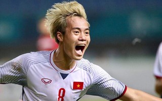 Bố của Văn Toàn tiết lộ lý do chàng cầu thủ bất ngờ nhuộm tóc bạch kim, còn hóm hỉnh: Tôi thấy con hơi già nhưng vẫn đẹp trai 