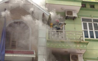 Hà Nội: Cháy nhà dân gần kề chung cư, nhiều cư dân hoảng loạn tháo chạy