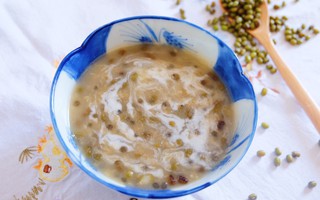 Cả nhà ngỡ ngàng khi thấy tôi bỏ nguyên liệu này vào nồi chè nhưng ăn thì ai cũng "khen lấy khen để"!