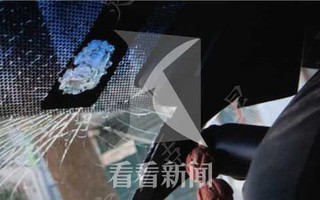 Trung Quốc: Chỉ vì lười di chuyển, người phụ nữ ném túi đồ từ tầng 10 xuống làm vỡ kính xe ô tô trong chung cư