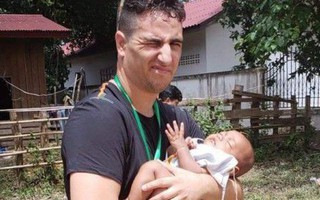 Em bé sống sót thần kỳ qua nhiều ngày sau vụ vỡ đập thủy điện tại Lào