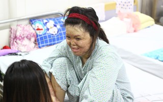 Sau 2 năm và hàng chục cuộc phẫu thuật, người vợ Hà Nội bị chồng thiêu hôm mùng 2 Tết, chỉ có 1% cơ hội sống sót đã "hồi sinh"