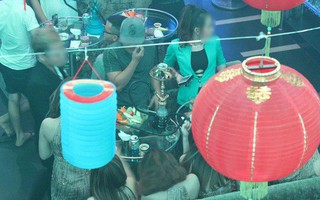 Phát hiện hàng chục nam thanh nữ tú "bay lắc" theo tiếng nhạc chát chúa trong quán bar ở Sài Gòn