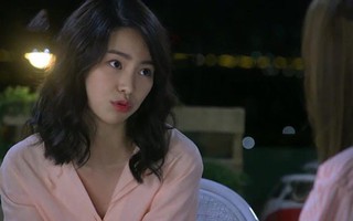 Kẻ thứ 3 đang đắc thắng vì vợ của người tình buông tay, thì một đối tượng khác bất ngờ "nhảy ra" khiến cô ả kinh hồn bạt vía